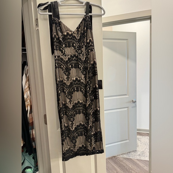NWT Lulu’s Black Lace Open Back Cocktail Dress - Picture 3 of 4